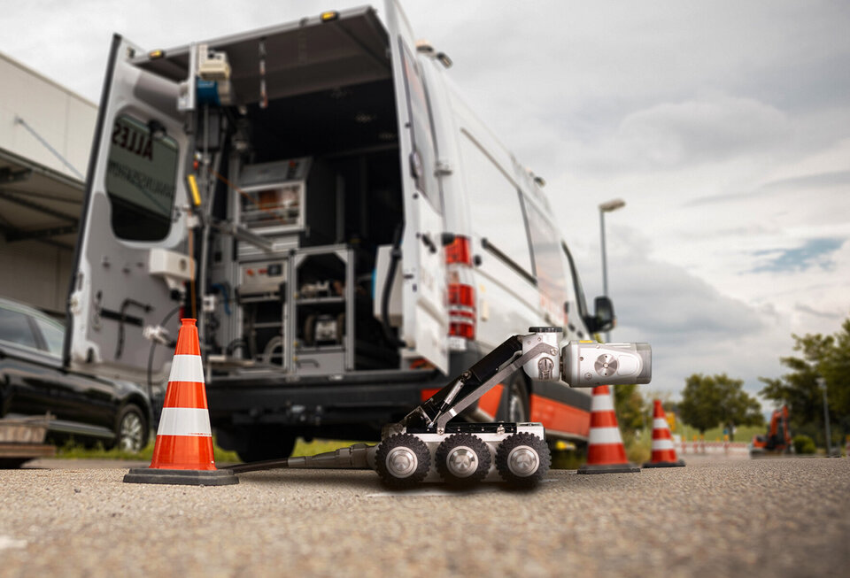 cctv van and sewer camera crawler ROVION RX130L with integrated lifter